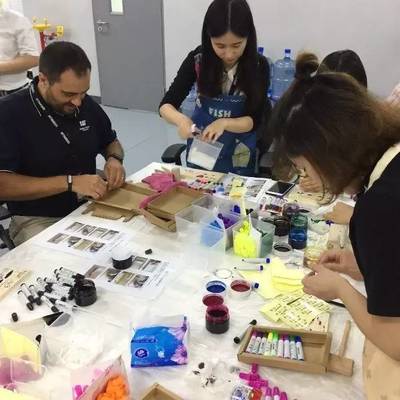 多彩未來，卡特彼勒與你共同繪制——探索企業(yè)社會責(zé)任中的教育投資新藍(lán)圖